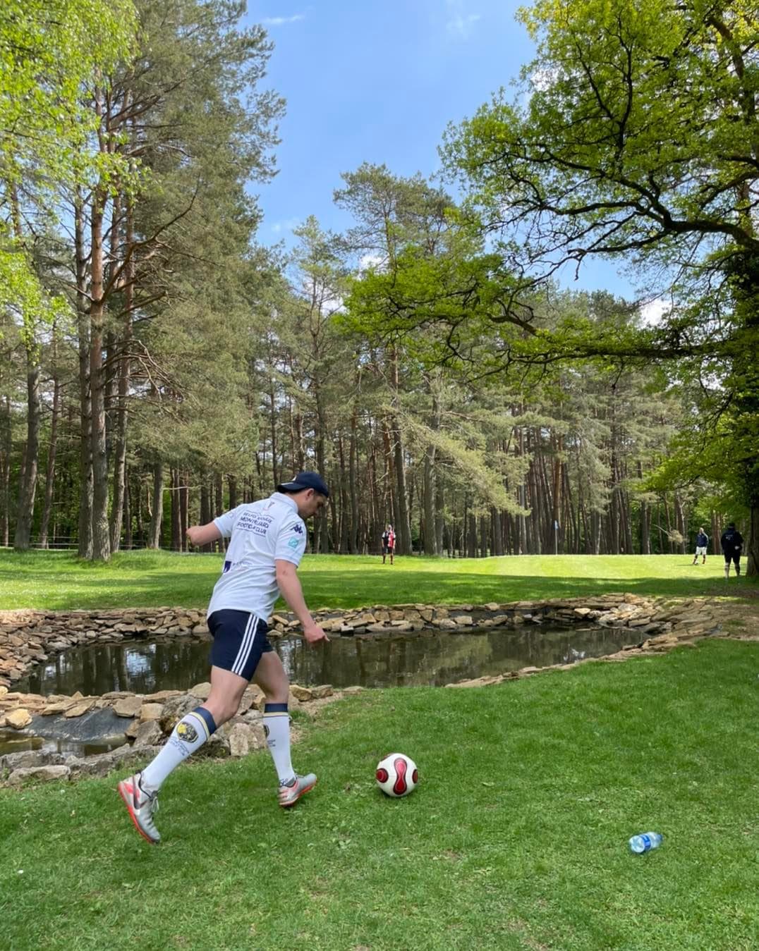 Footgolf chez Evad'Parc : Alliez football et compétition dans un cadre exceptionnel